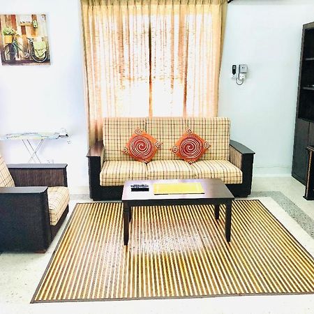 Kerteh Apartment Екстериор снимка